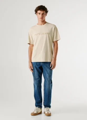 Camiseta de corte regular con logotipo bordado