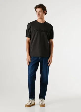 Camiseta de corte regular con logotipo bordado