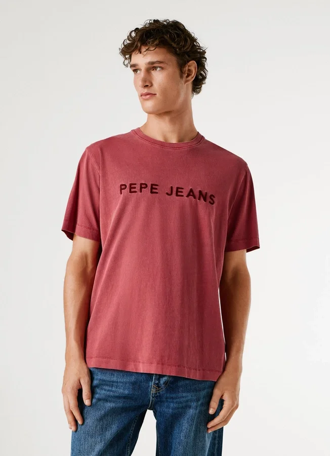 Camiseta de corte regular con logotipo bordado