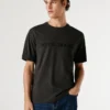 Camiseta de corte regular con logotipo bordado Camiseta de corte regular con logotipo bordado