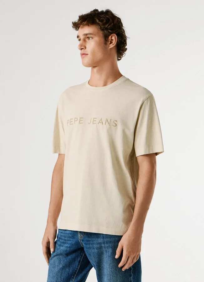 Camiseta de corte regular con logotipo bordado Camiseta de corte regular con logotipo bordado
