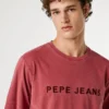 Camiseta de corte regular con logotipo bordado