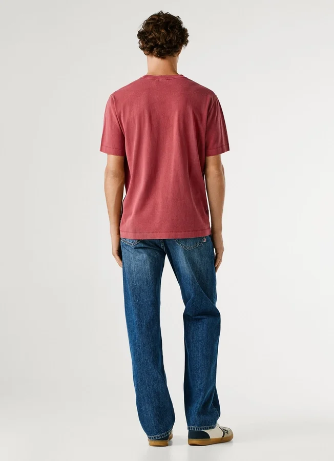Camiseta de corte regular con logotipo bordado
