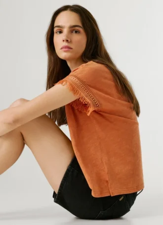 Camiseta de cuello redondo con flecos