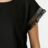 Camiseta de cuello redondo con flecos Camiseta de cuello redondo con flecos