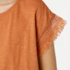 Camiseta de cuello redondo con flecos Camiseta de cuello redondo con flecos