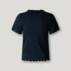 Camiseta de punto calado con logotipo bordado Camiseta de punto calado con logotipo bordado