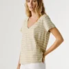 Camiseta de rayas con cuello en V