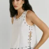Camiseta de tirantes con tachuelas