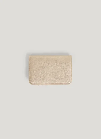 Cartera con logotipo en relieve