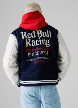 Chaqueta bomber estilo universitario