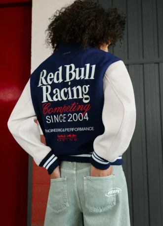 Chaqueta bomber estilo universitario
