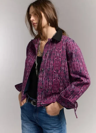 Chaqueta con cuello de camisa estampado