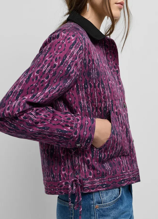 Chaqueta con cuello de camisa estampado Chaqueta con cuello de camisa estampado