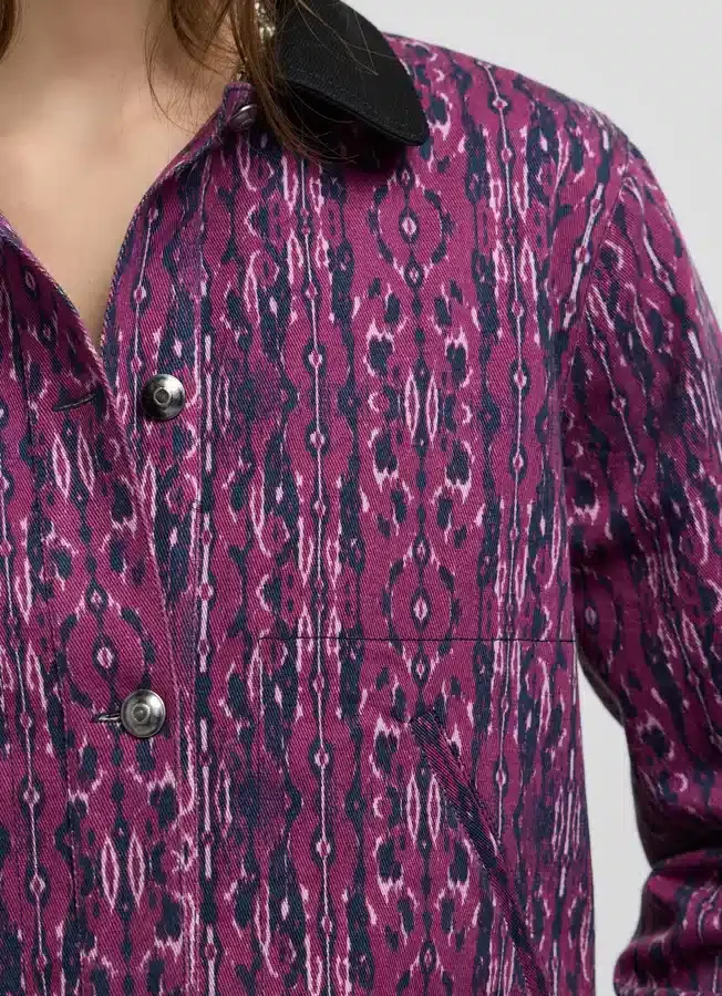 Chaqueta con cuello de camisa estampado Chaqueta con cuello de camisa estampado