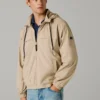 Chaqueta cortavientos con capucha