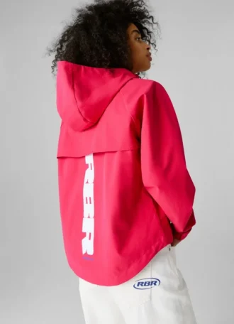 Chaqueta cortavientos con capucha