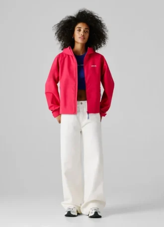Chaqueta cortavientos con capucha
