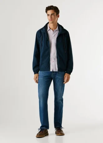 Chaqueta cortavientos con capucha
