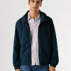Chaqueta cortavientos con capucha