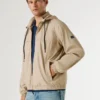 Chaqueta cortavientos con capucha