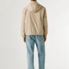 Chaqueta cortavientos con capucha