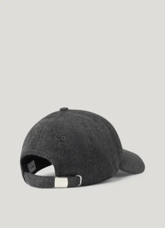 Gorra con logotipo bordado