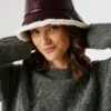 Gorro reversible de piel sintética