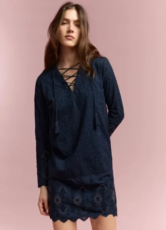 Minivestido con detalles calados
