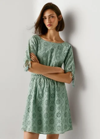 Minivestido con detalles calados