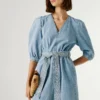 Minivestido vaquero con cuello en V Minivestido vaquero con cuello en V