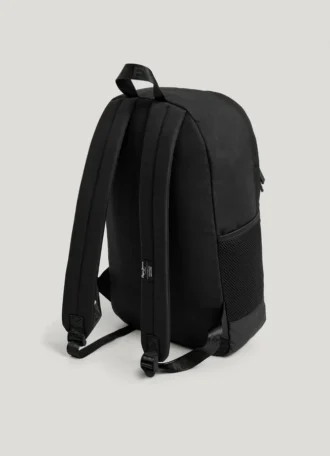 Mochila con logotipo estampado