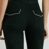 Pantalones acampanados de sarga Pantalones acampanados de sarga