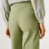 Pantalones anchos con botones delanteros Pantalones anchos con botones delanteros