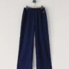 Pantalones anchos y fluidos