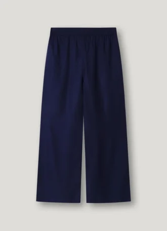 Pantalones anchos y fluidos