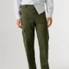 Pantalones cargo de sarga de corte regular Pantalones cargo de sarga de corte regular