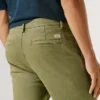 Pantalones chino de corte cónico