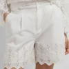 Pantalones cortos con detalles calados