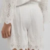 Pantalones cortos con detalles calados
