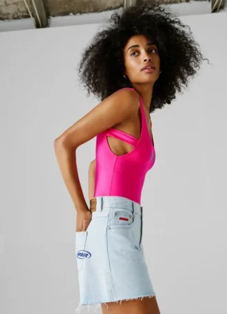 Pantalones cortos de denim rígido con corte en A