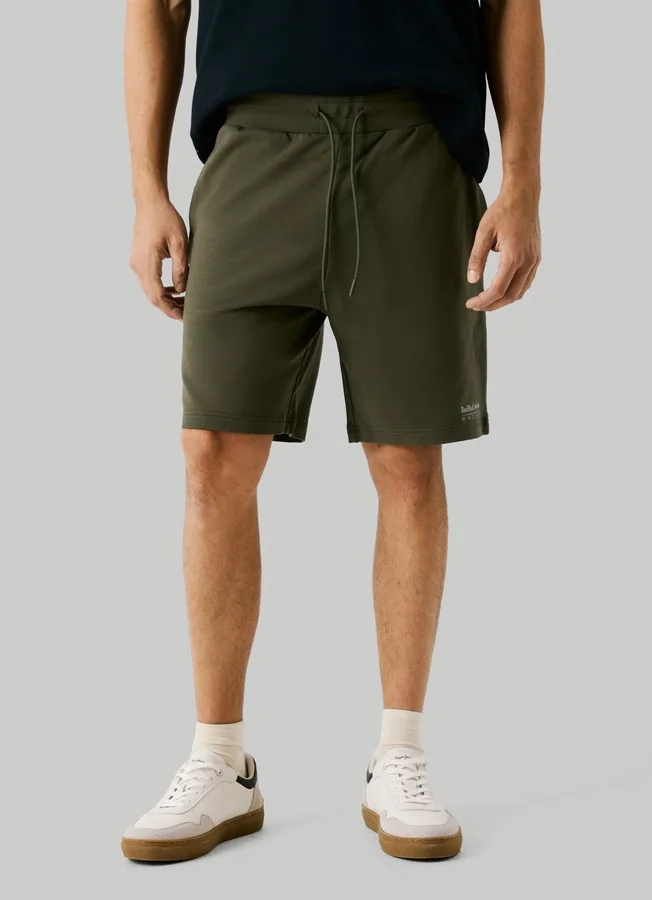 Pantalones cortos tipo bermuda de felpa de corte ajustado Pantalones cortos tipo bermuda de felpa de corte ajustado