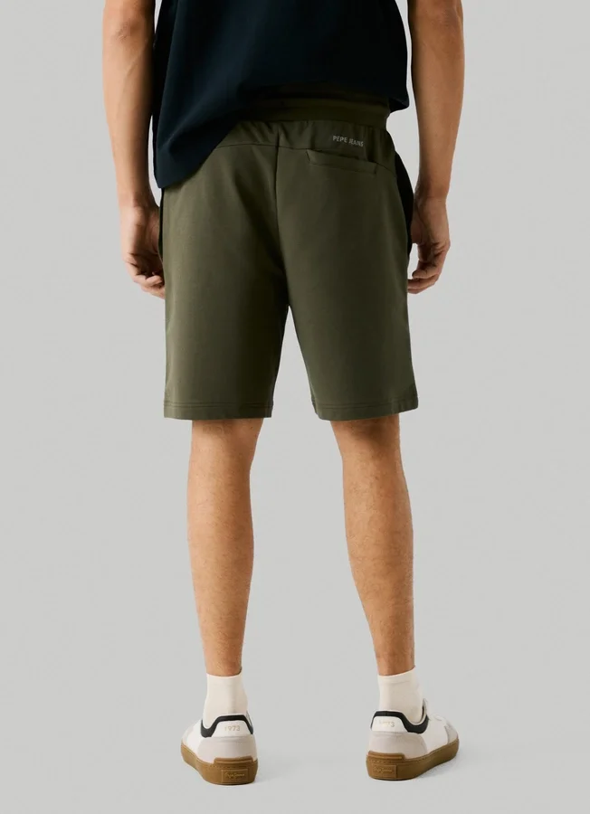Pantalones cortos tipo bermuda de felpa de corte ajustado Pantalones cortos tipo bermuda de felpa de corte ajustado
