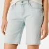 Pantalones cortos vaqueros de corte ajustado Pantalones cortos vaqueros de corte ajustado