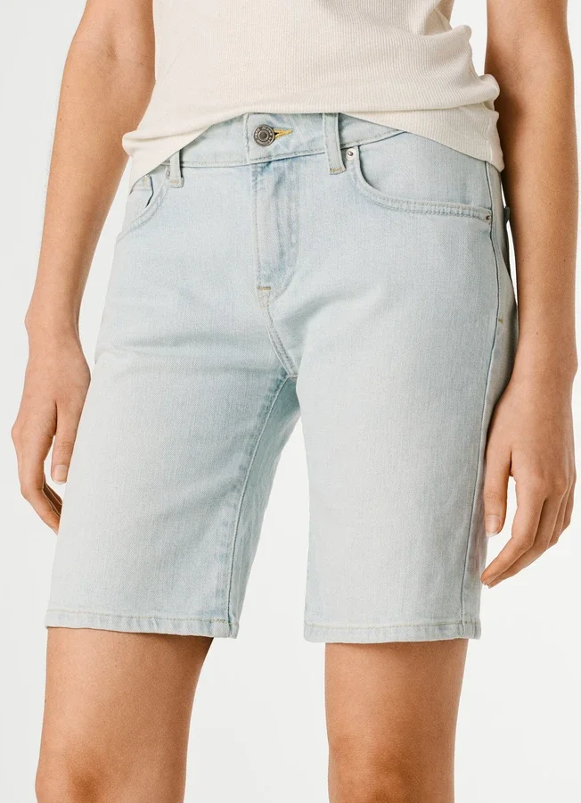 Pantalones cortos vaqueros de corte ajustado Pantalones cortos vaqueros de corte ajustado