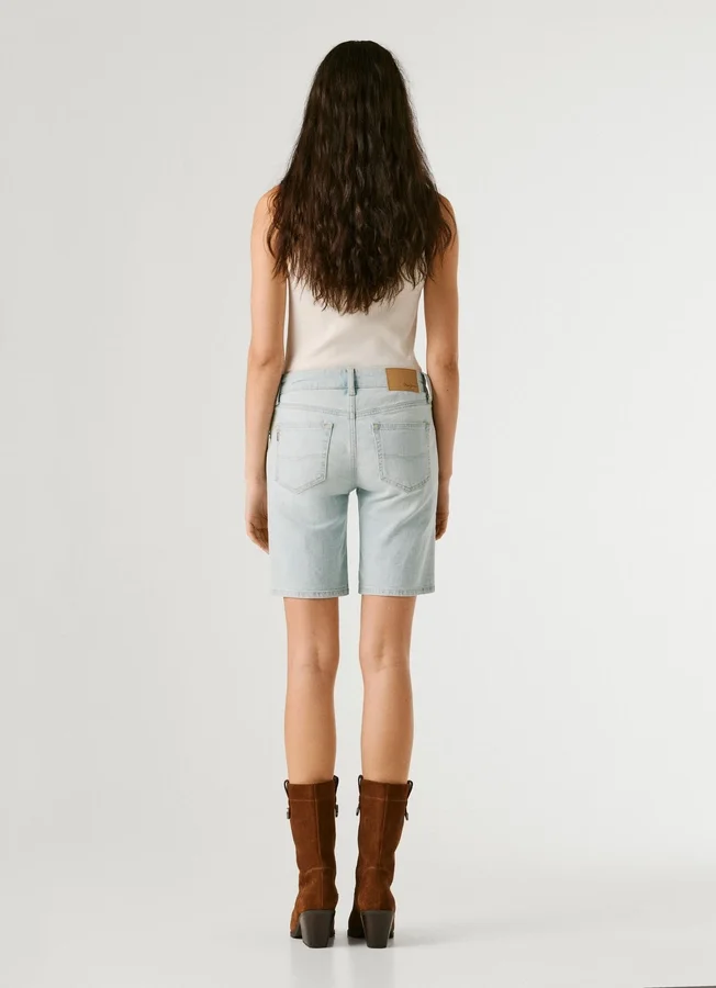 Pantalones cortos vaqueros de corte ajustado Pantalones cortos vaqueros de corte ajustado