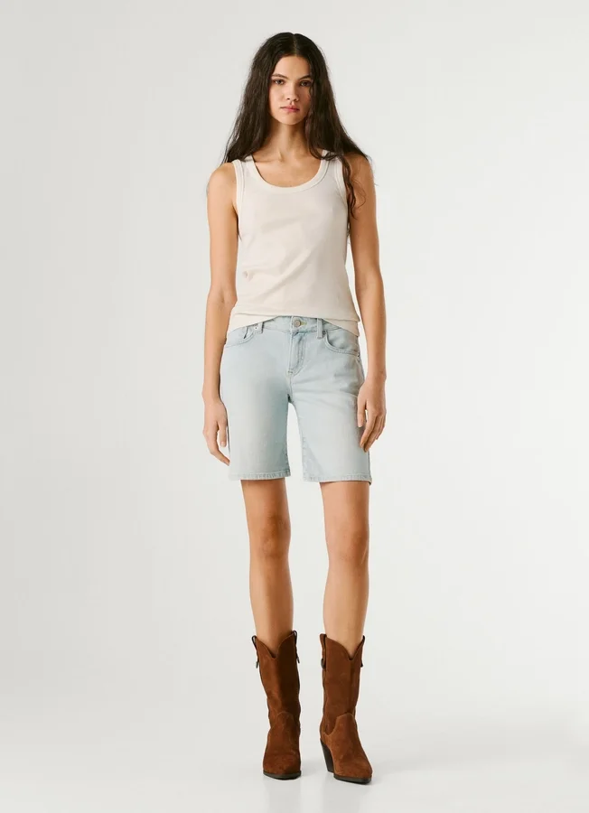 Pantalones cortos vaqueros de corte ajustado Pantalones cortos vaqueros de corte ajustado