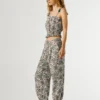 Pantalones de pierna ancha con estampado floral