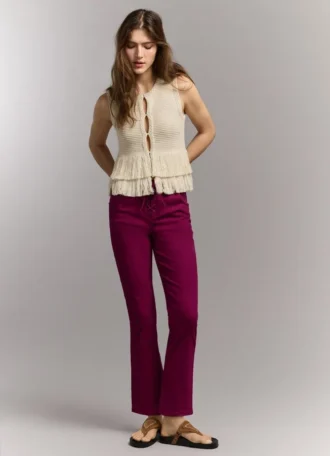 Pantalones elásticos de corte acampanado