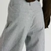 Pantalones rectos a rayas Pantalones rectos a rayas